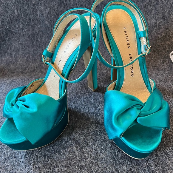 Chinese Laundry Teal Platform Heels 8 - Picture 3 of 6